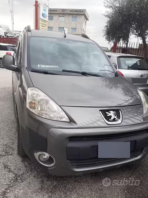 Begagnad Peugeot Partner Tepee 2011 Minibuss