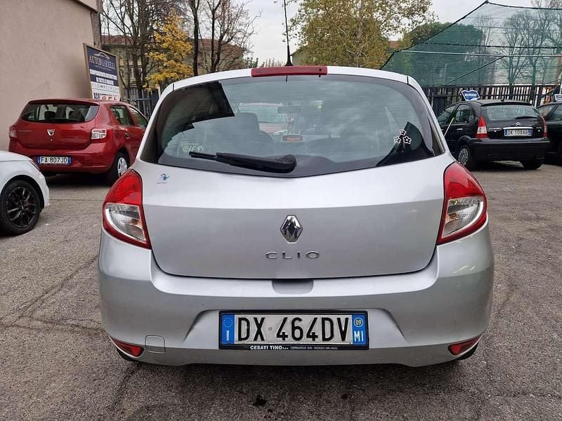 Usata Renault Clio II 75 CV (55 kW) 2009 Grigio Berlina