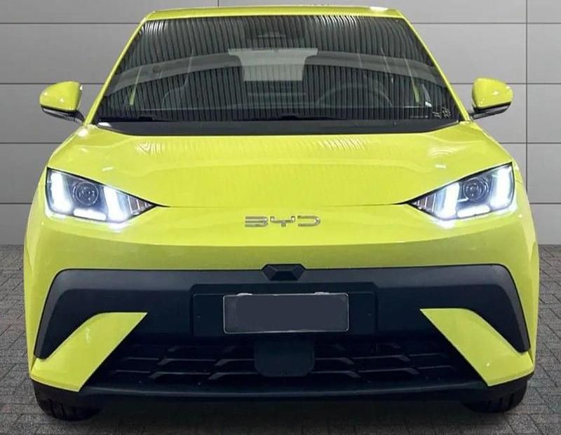 Nuova BYD Dolphin Surf Boost 65 kW (89 CV) 2026 Lime green Utilitaria