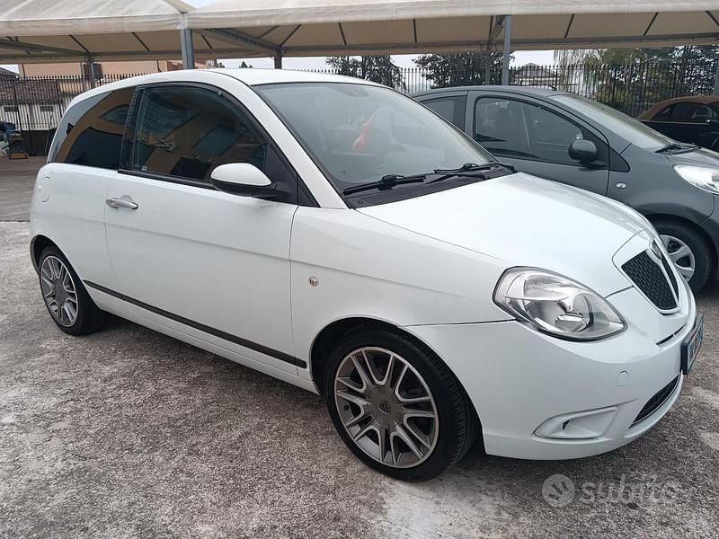Usata Lancia Ypsilon 105 CV (77 kW) 2008 Bianco Utilitaria