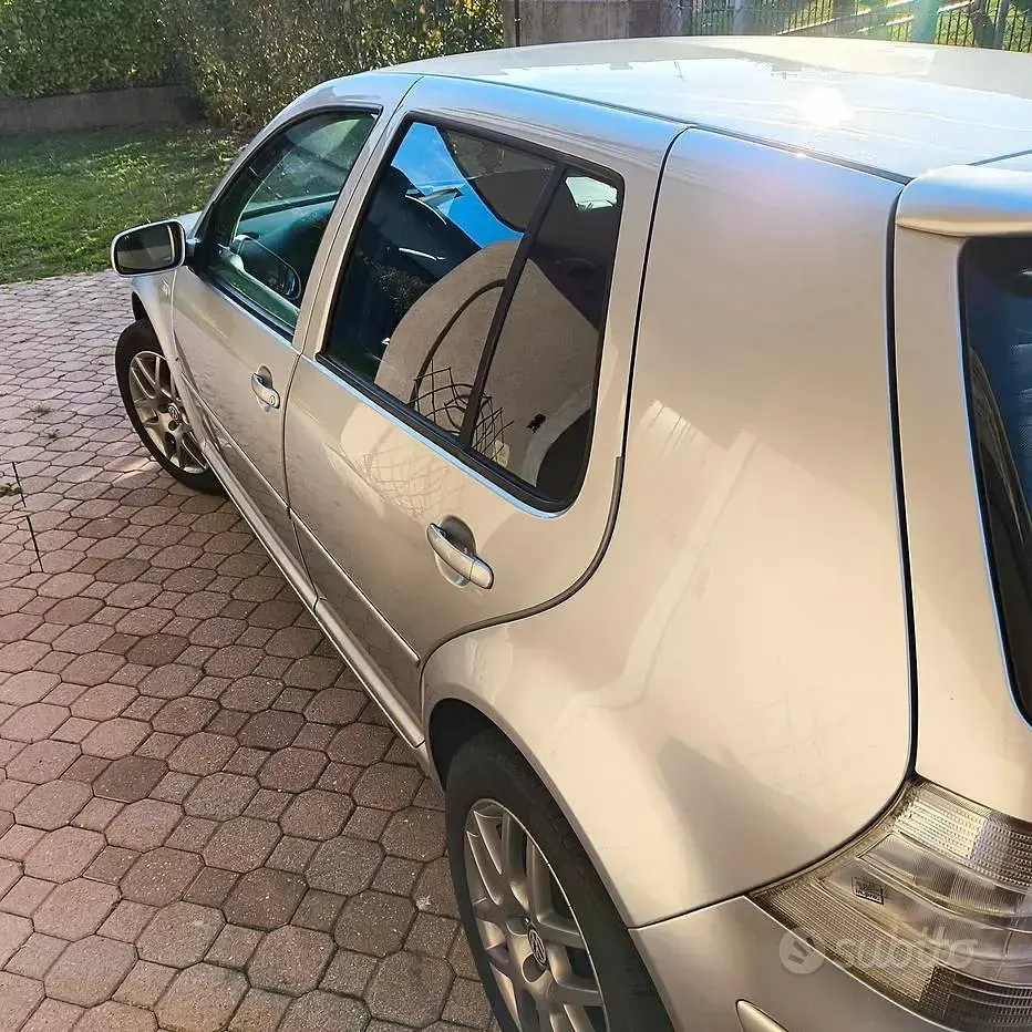 Usata VW Golf IV Comfortline 105 CV (77 kW) 2002 Grigio Utilitaria