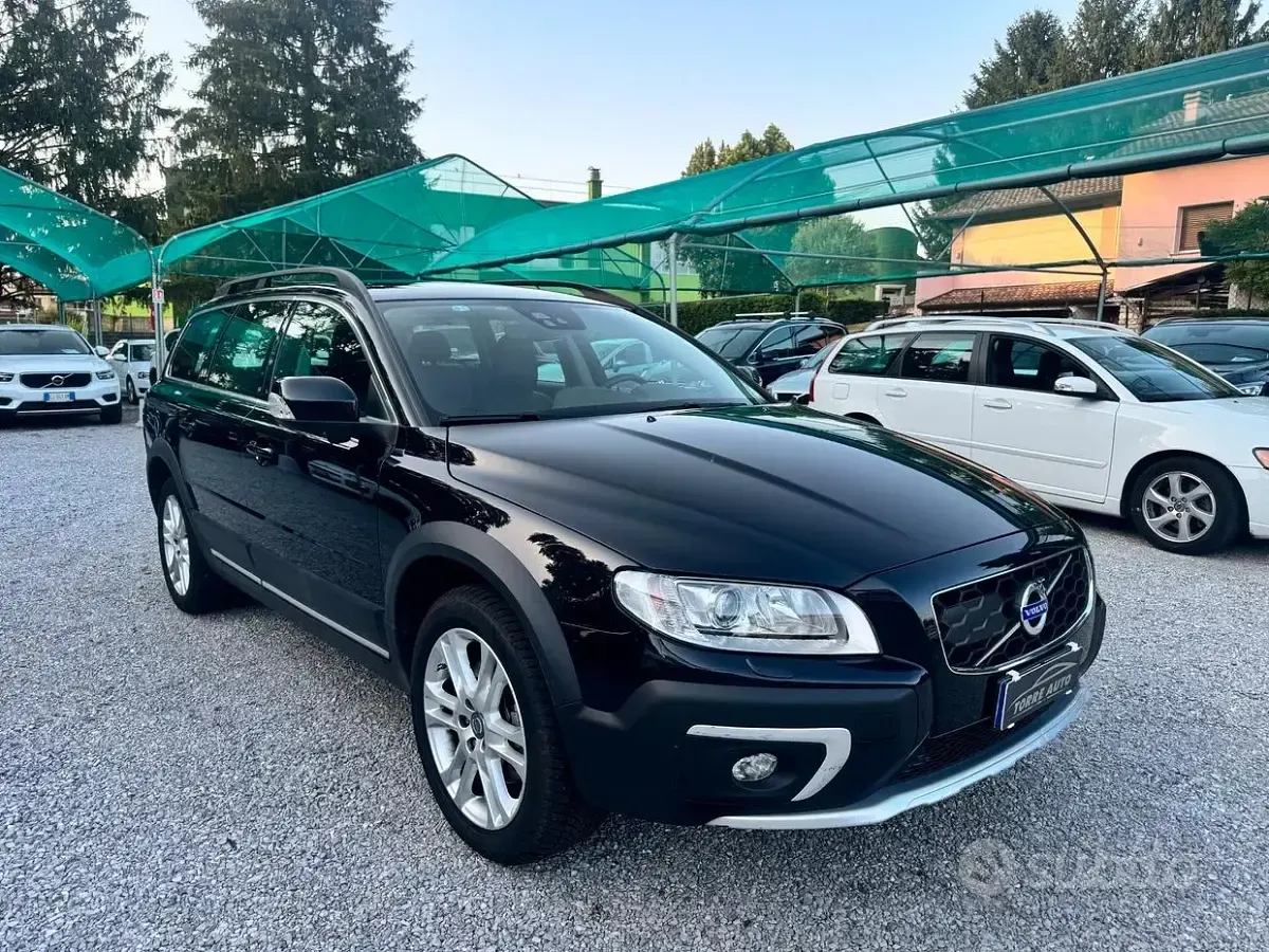 Usata Volvo XC70 Momentum 181 CV (133 kW) 2014 Nero Station wagon