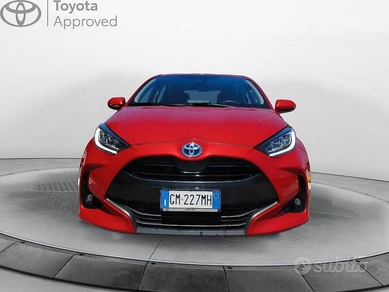 Usata Toyota Yaris Hybrid Trend 92 CV (67 kW) 2023 Rosso Berlina