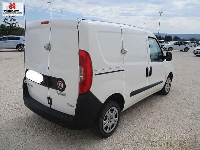 Usata Fiat Doblò 90 CV (66 kW) 2016 Bianco Monovolume