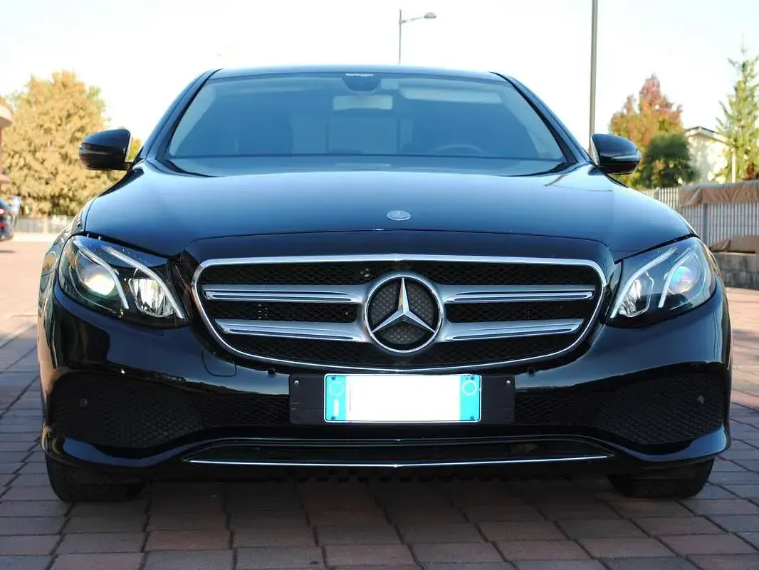 Usata Mercedes E200 Executive 150 CV (110 kW) 2017 Nero Berlina