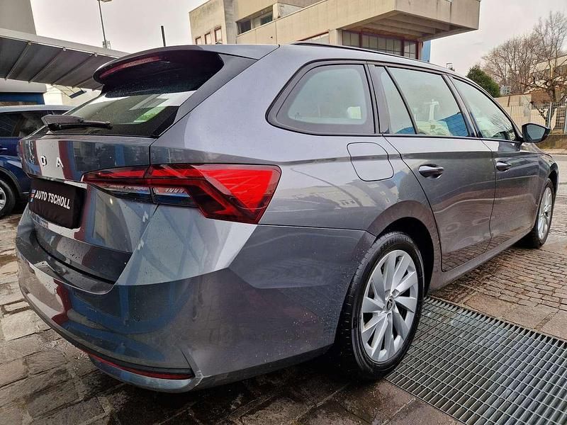 Usata Skoda Octavia Selection 150 CV (110 kW) 2024 Graphitegrau metallic Station wagon