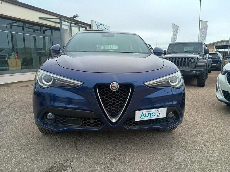 Usata Alfa Romeo Stelvio Executive 210 CV (154 kW) 2018 Blu SUV