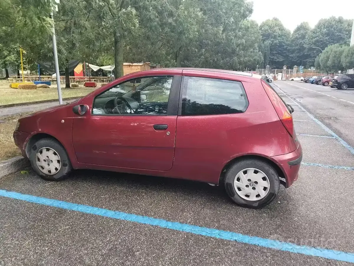 Usata Fiat Punto 80 CV (58 kW) 2001 Utilitaria