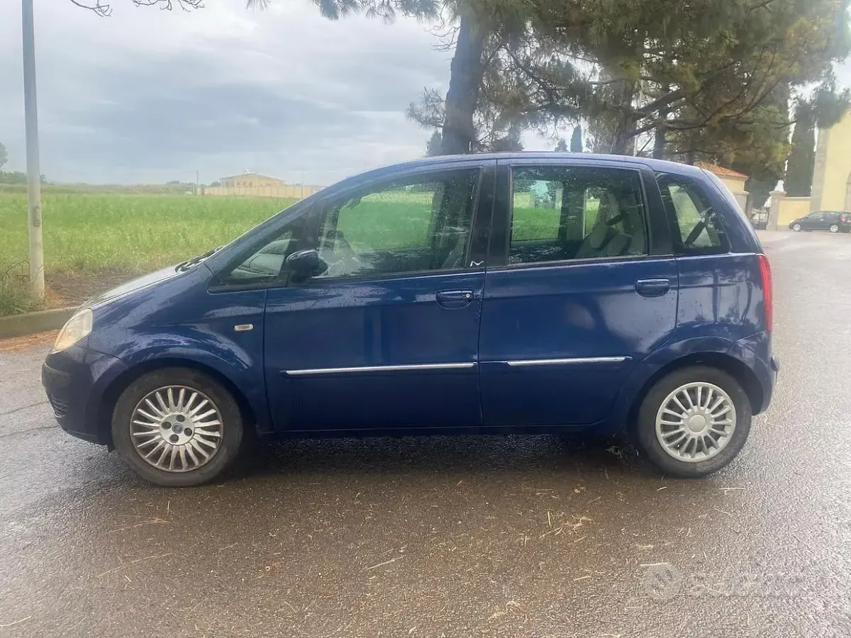 Usata Lancia Musa 101 CV (74 kW) 2008 Blu Monovolume