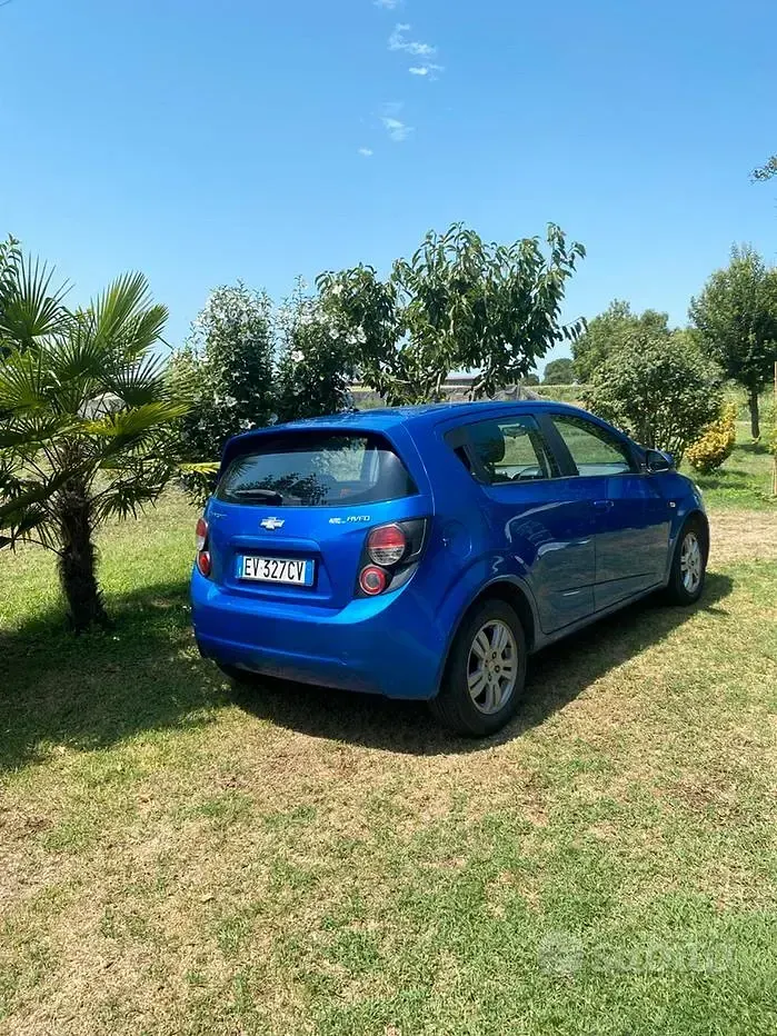 Usata Chevrolet Aveo 86 CV (63 kW) 2014 Bluazzurro Berlina