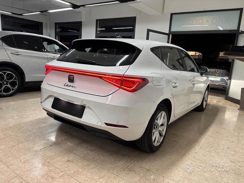 Usata Seat Leon Business 116 CV (85 kW) 2022 Bianco Berlina