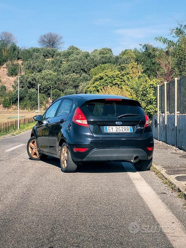 Usata Ford Fiesta Business Edition 60 CV (44 kW) 2015 Nero Utilitaria