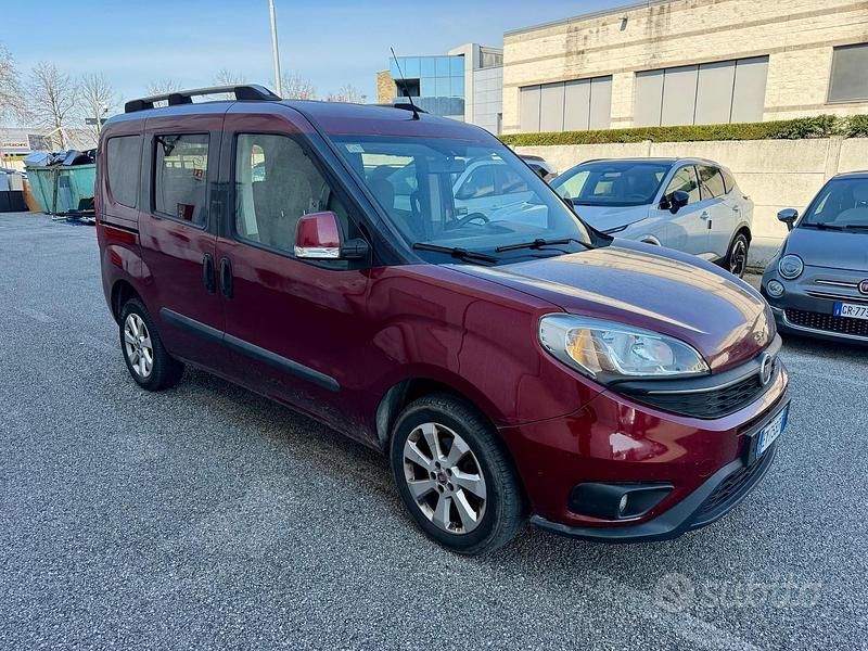 Usata Fiat Doblò 77 CV (56 kW) 2015 Rosso Monovolume