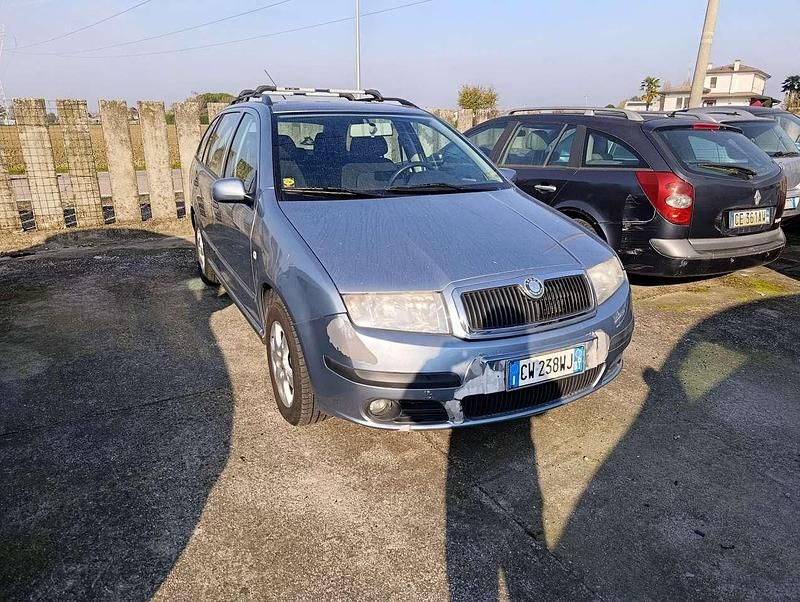 Grigio Usata 2005 Skoda Fabia Station wagon | 1800 € (Buon prezzo) - Immagine 1/4