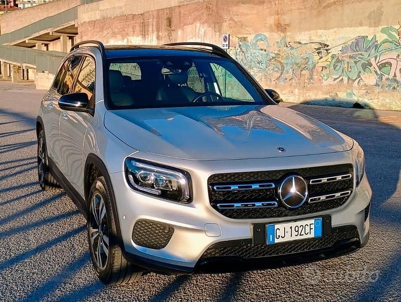 Grigio Usata 2022 Mercedes GLB180 SUV | 30.000 € (Super prezzo) - Immagine 1/4