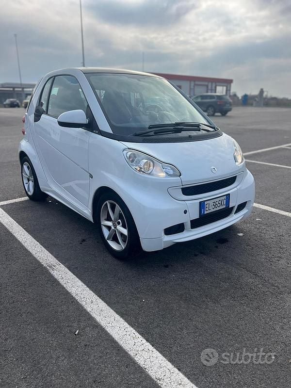 Bianco Usata 2011 Smart ForTwo Coupé Coupé | 5900 € (Buon prezzo) - Immagine 1/4