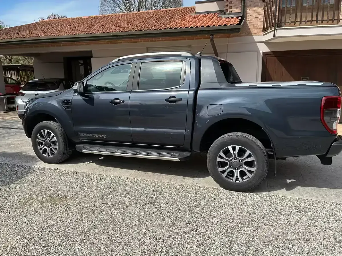 Usata Ford Ranger Wildtrack 213 CV (156 kW) 2023 Grigio Pick-up