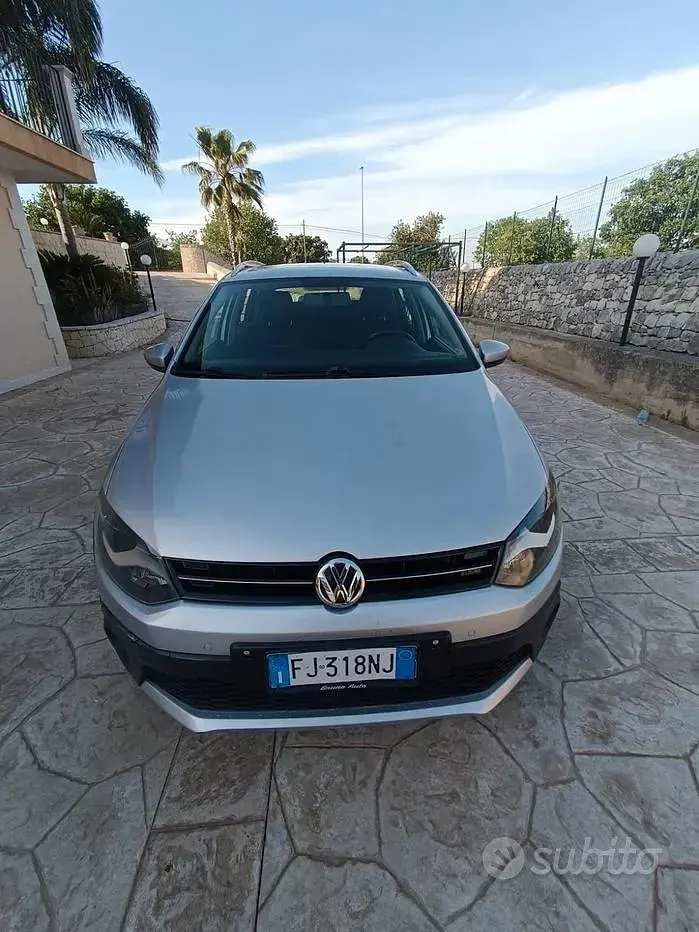 Käytetty VW Polo Cross 90 HP (66 kW) 2017 Harmaa Viistoperä