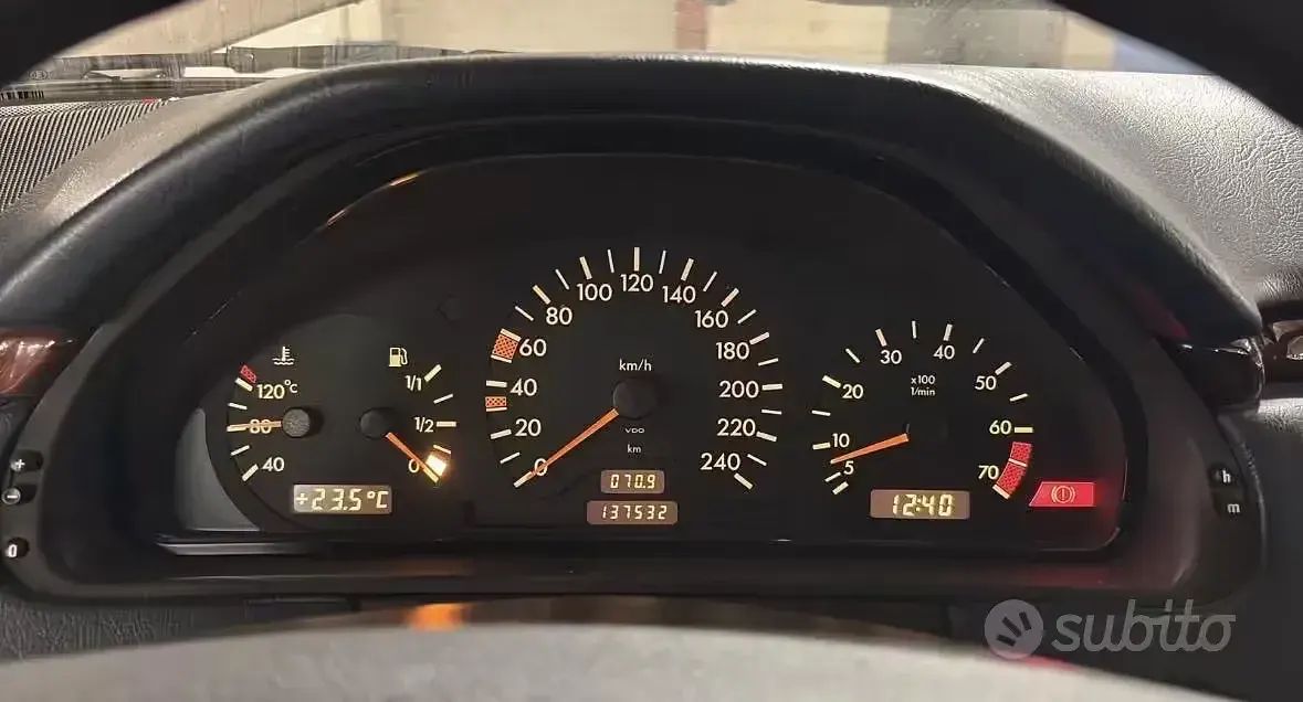 Usata Mercedes E200 136 CV (100 kW) 1996 Grigio Berlina