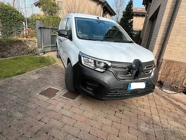 Usata Renault Kangoo 50 kW (69 CV) 2026 Bianco Monovolume
