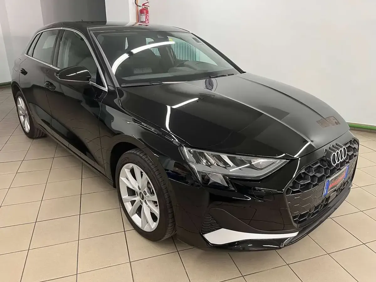 Usata Audi A3 Business 150 CV (110 kW) 2025 A2a2 nero brillante Berlina