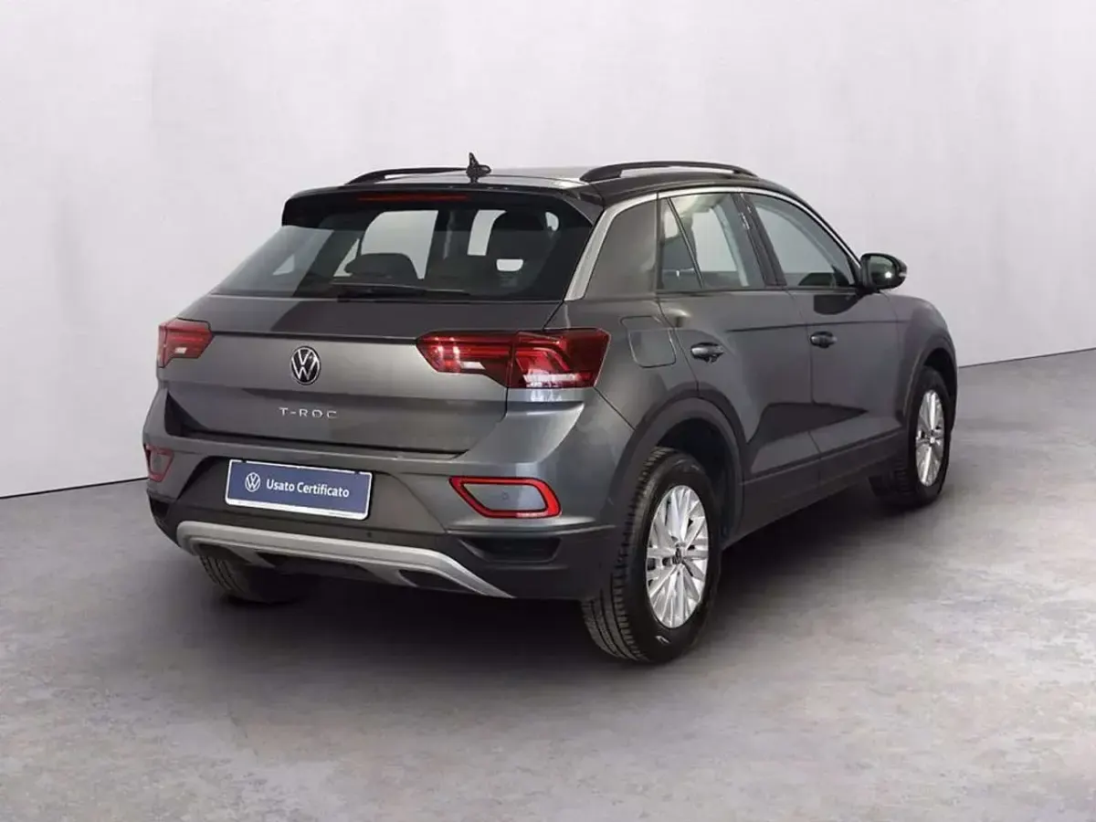 Usata VW T-Roc Life 116 CV (85 kW) 2025 Indium grey metallizzato nero SUV
