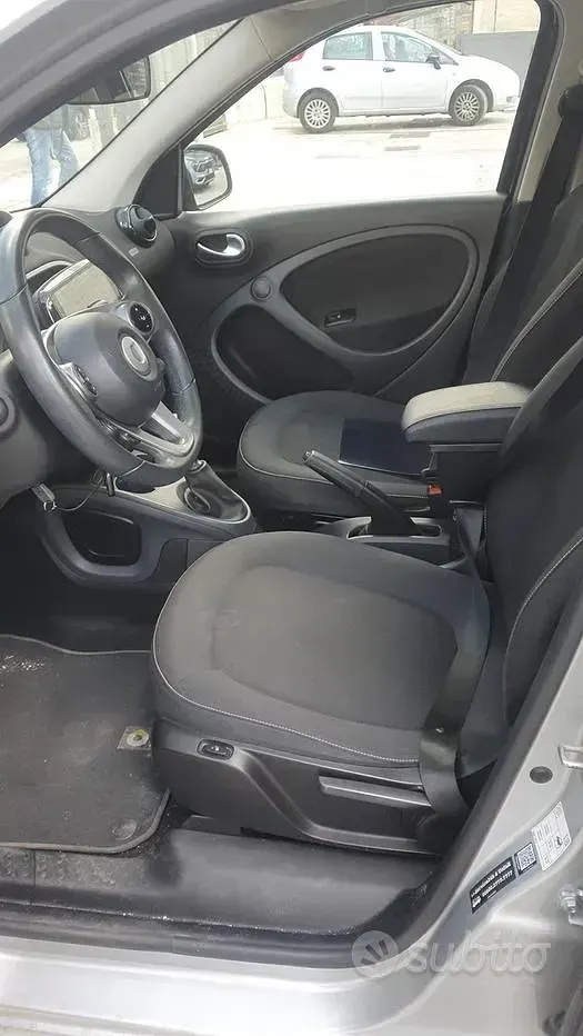 Usata Smart ForFour 90 CV (66 kW) 2019 Nero Utilitaria
