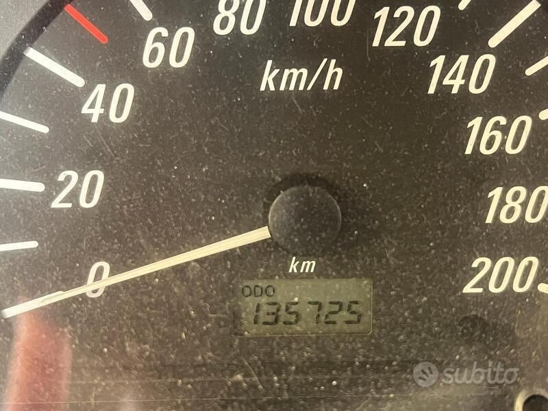 Usata Opel Agila 58 CV (42 kW) 2003 Grigio Utilitaria