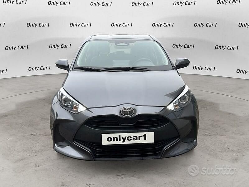 Usata Toyota Yaris Hybrid Active 116 CV (85 kW) 2025 Grigio Berlina