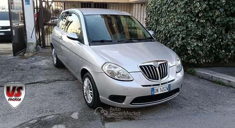 Usata Lancia Ypsilon 75 CV (55 kW) 2008 Argento Utilitaria