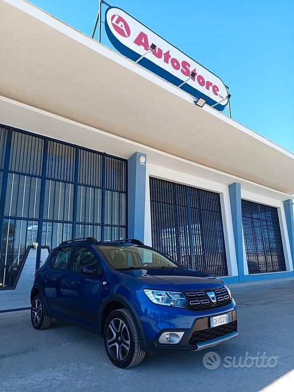 Usata Dacia Sandero Anniversary 101 CV (74 kW) 2020 Blu Utilitaria