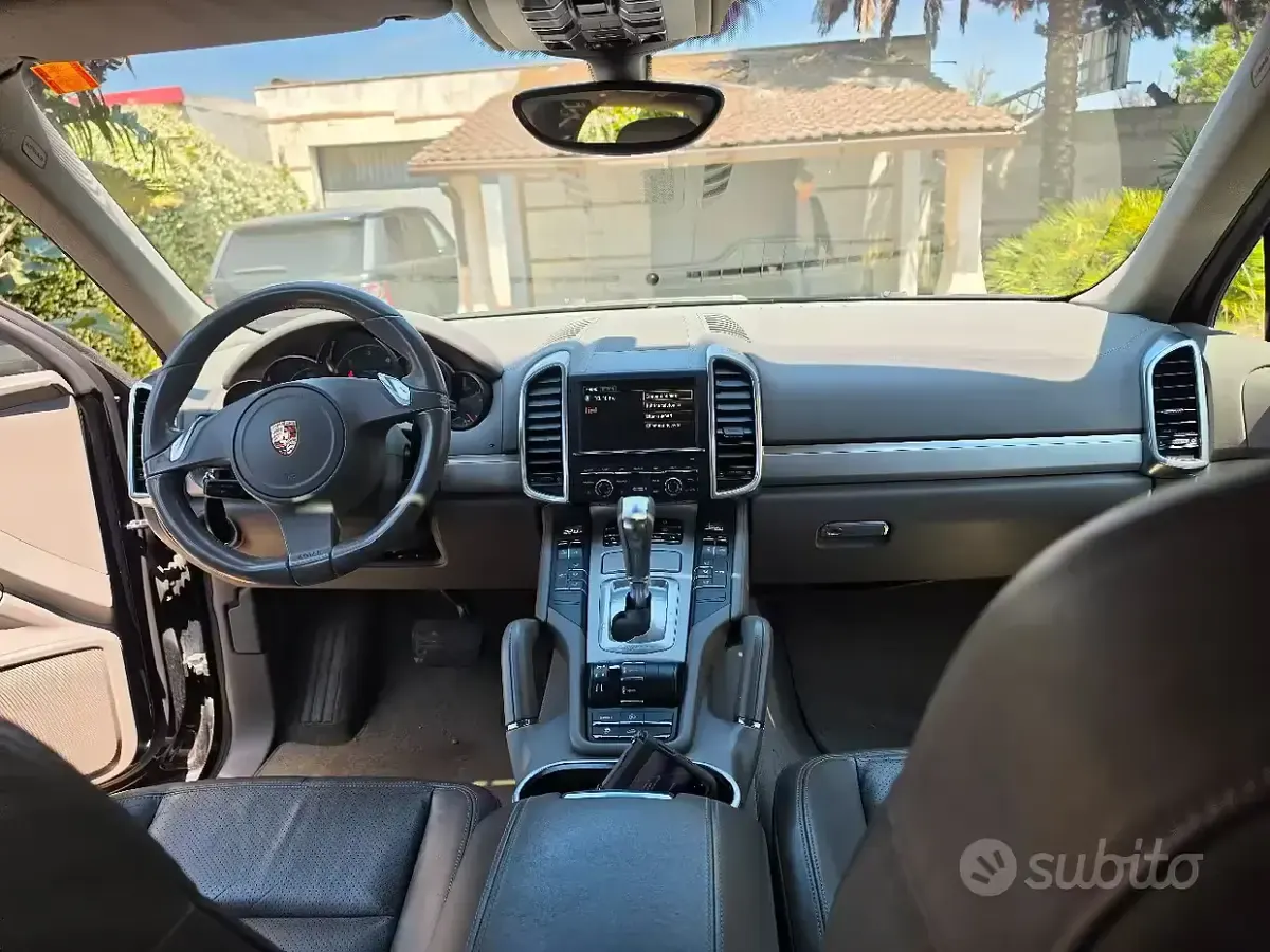 Usata Porsche Cayenne 245 CV (180 kW) 2012 Nero SUV