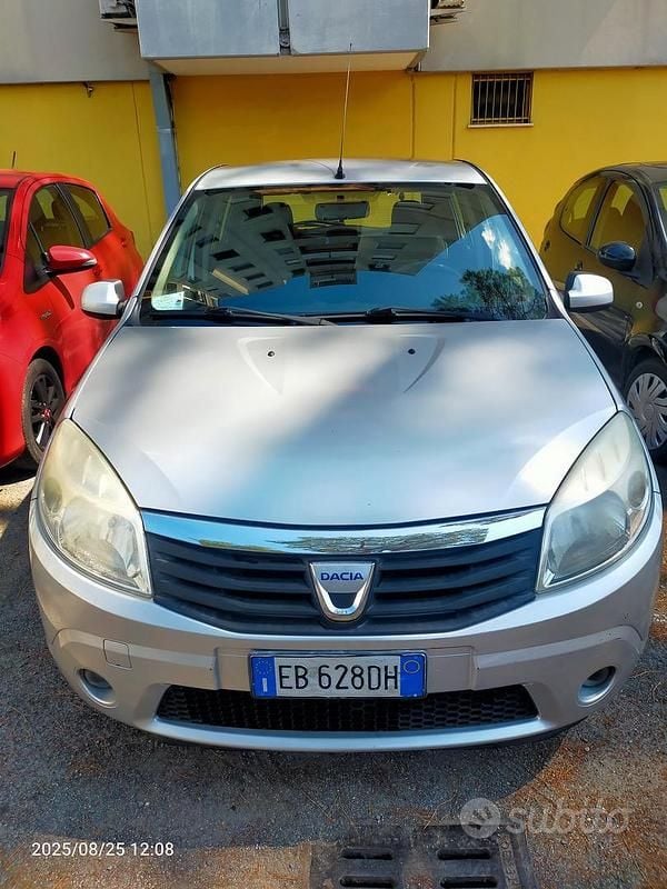 Usata Dacia Sandero 70 CV (51 kW) 2010 Grigio Utilitaria