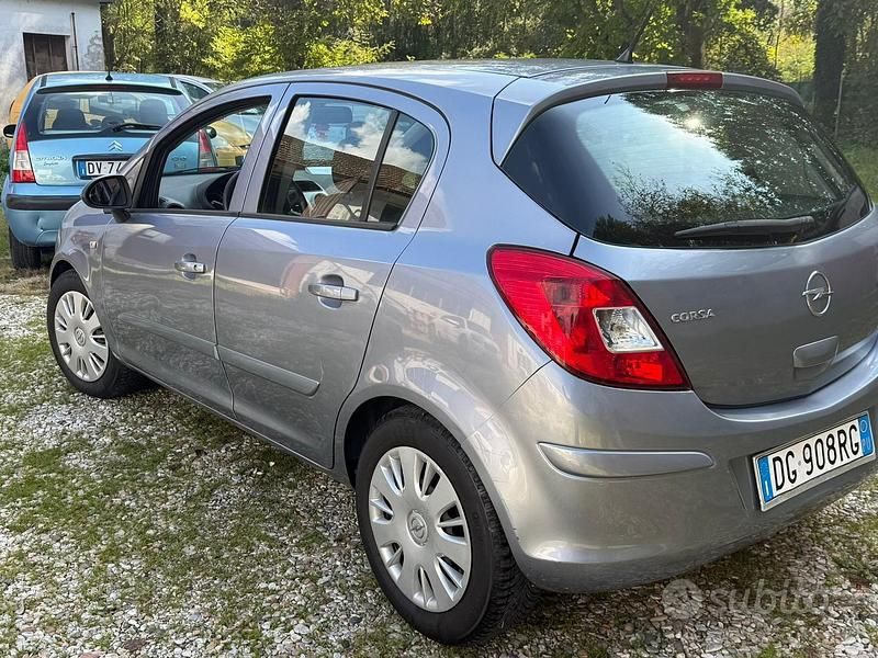 Usata Opel Corsa 2008 Grigio Berlina