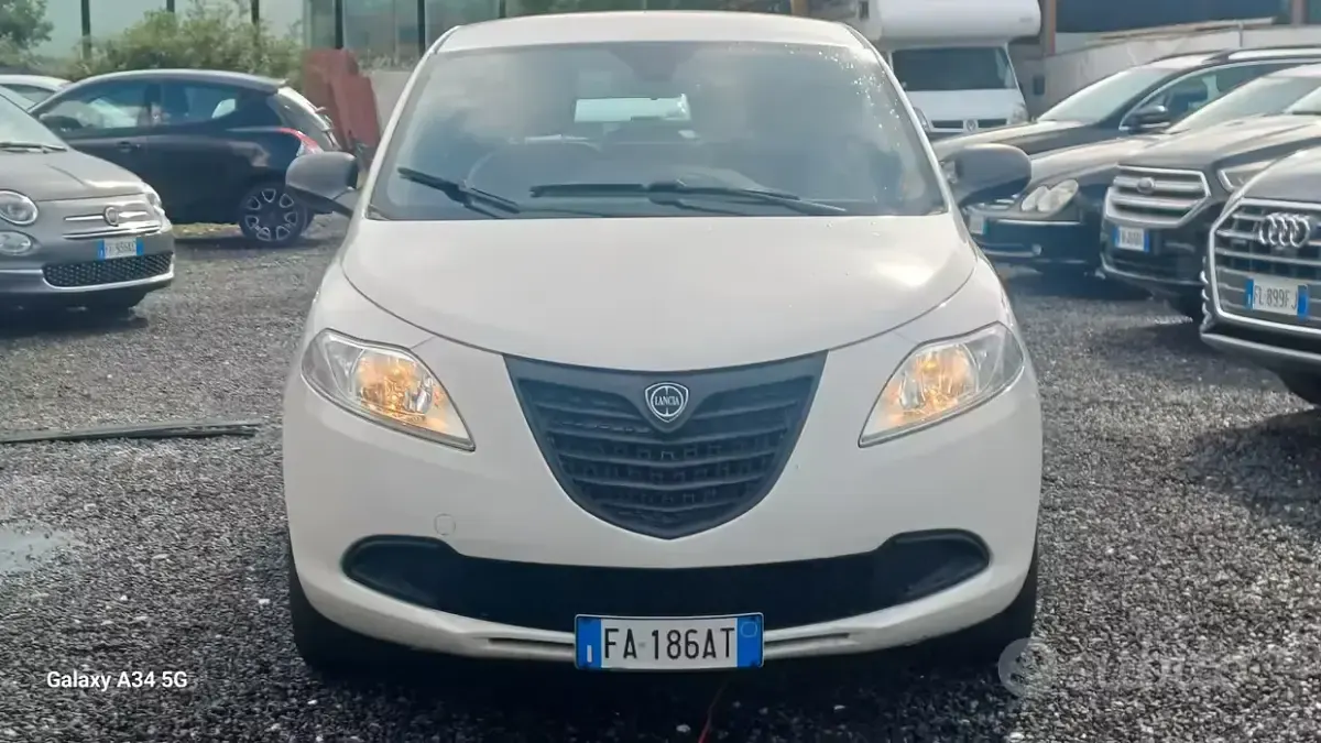 Usata Lancia Ypsilon 69 CV (50 kW) 2015 Bianco Utilitaria