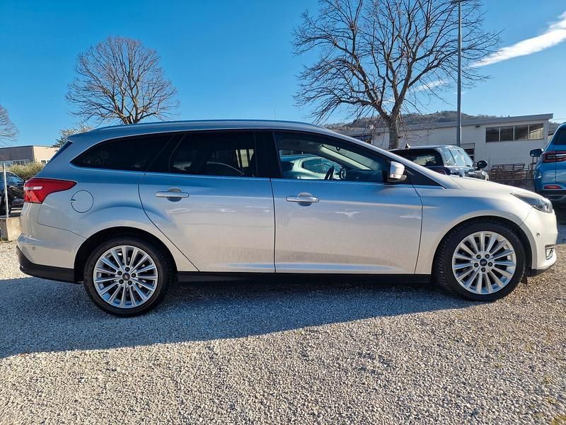 Usata Ford Focus Titanium 120 CV (88 kW) 2015 Argento Station wagon