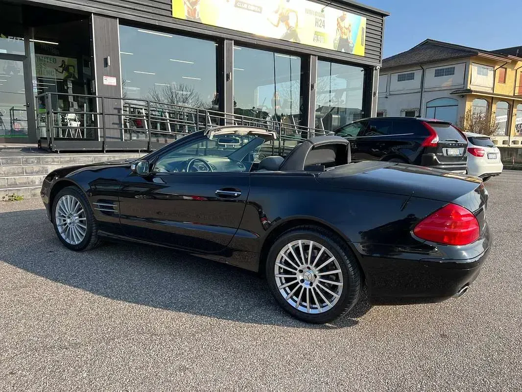 Usata Mercedes SL350 245 CV (180 kW) 2005 Nero Cabrio