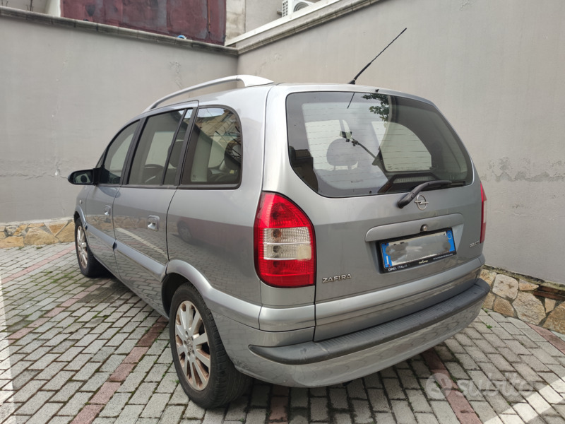 Usato 2004 Opel Zafira 2.2 Diesel 125 CV (1.650 €)