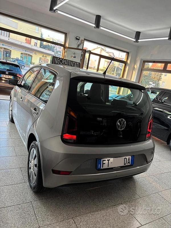 Usata VW up! Move 67 CV (49 kW) 2018 Grigio Utilitaria
