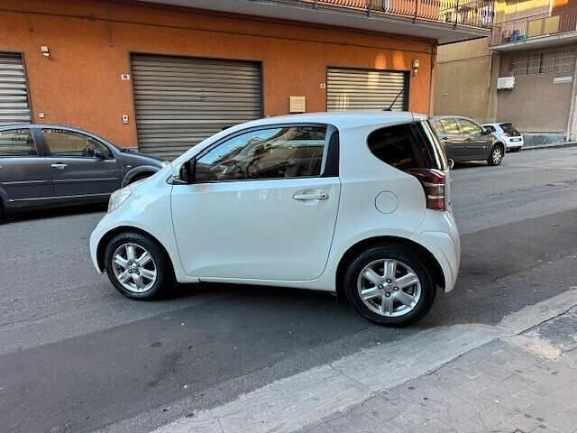 Usata Toyota iQ Sol 68 CV (50 kW) 2010 Bianco Utilitaria