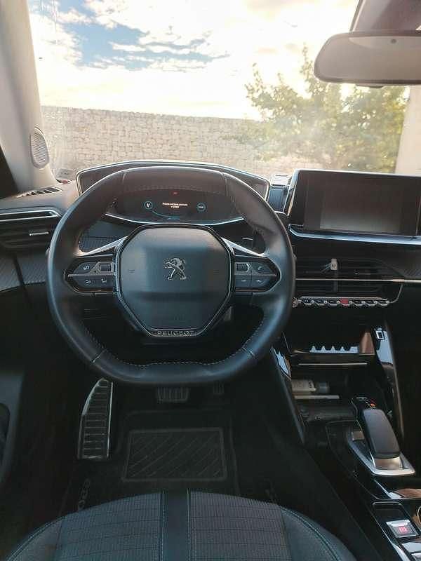 Usata Peugeot 2008 Allure 100 kW (136 CV) 2021 Bianco SUV