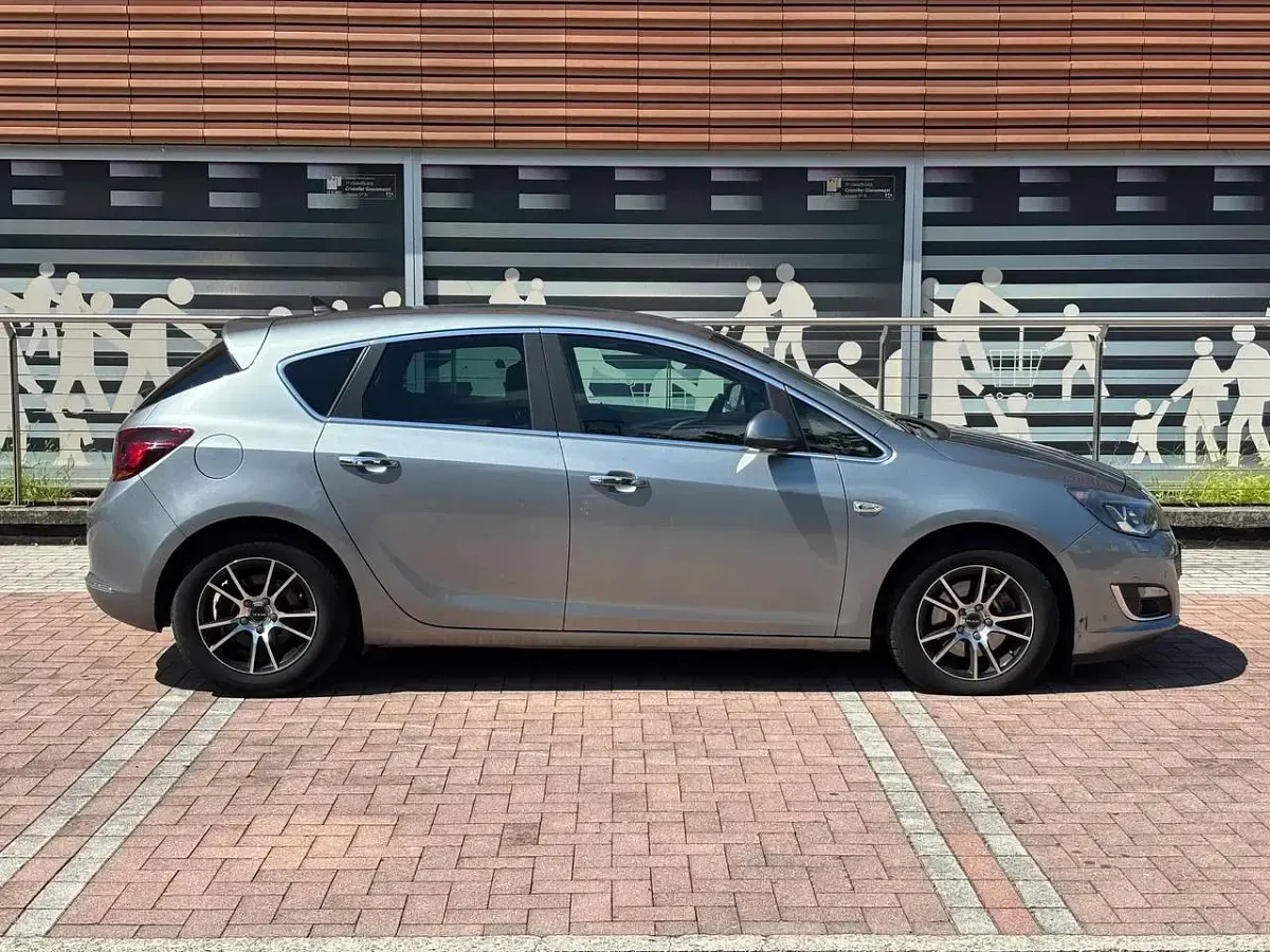 Usata Opel Astra 165 CV (121 kW) 2013 Argento Berlina