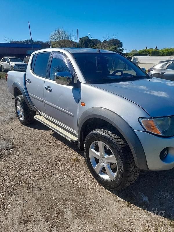 Usata Mitsubishi L200 136 CV (100 kW) 2006 Grigio Pick-up