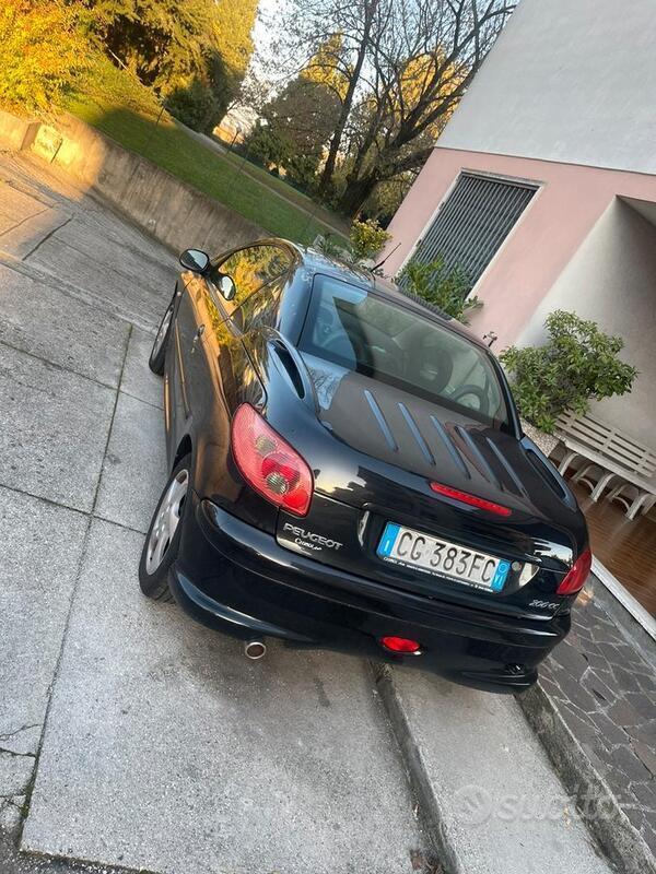 Usato 2003 Peugeot 206 CC 1.6 Benzin 109 CV (2.200 €)