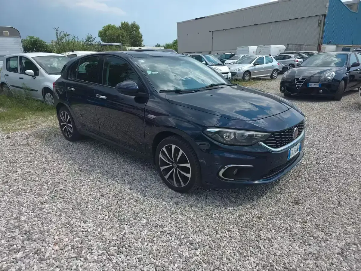 Usata Fiat Tipo Lounge 120 CV (88 kW) 2016 Bluazzurro Berlina