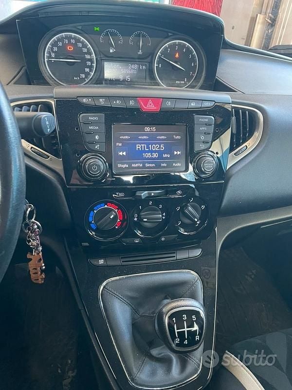 Usata Lancia Ypsilon 69 CV (50 kW) 2017 Nero Utilitaria