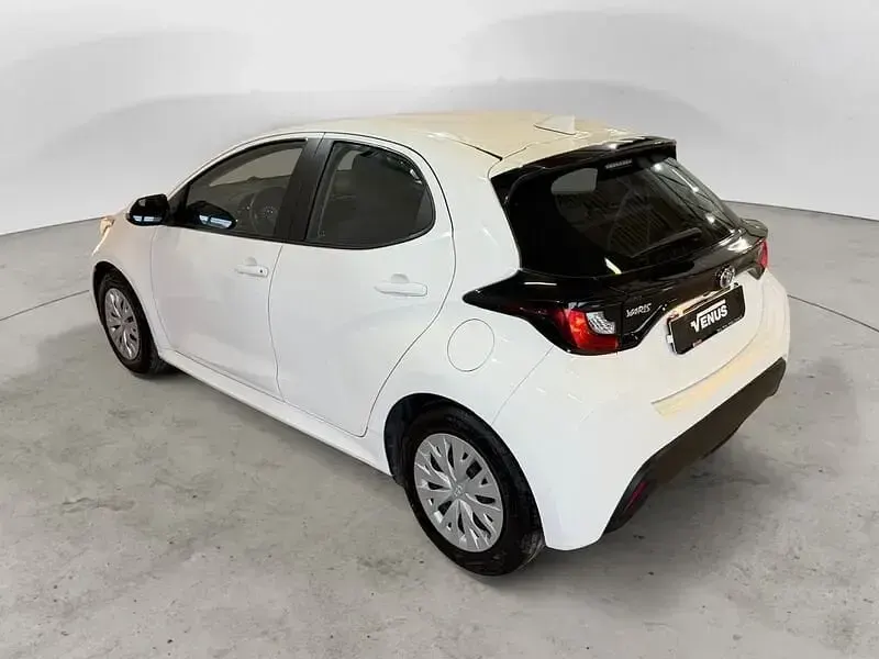 Usata Toyota Yaris Hybrid Business Edition 116 CV (85 kW) 2022 Bianco Utilitaria