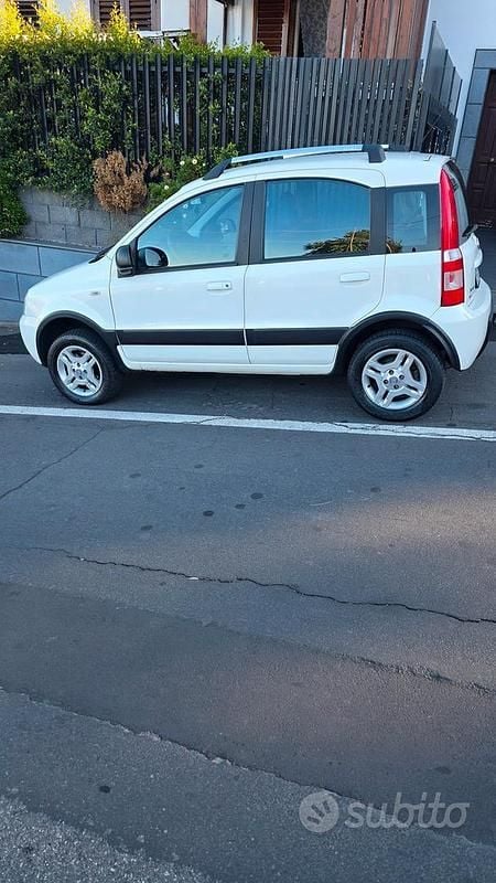 Usata Fiat Panda 4x4 69 CV (50 kW) 2010 Bianco Utilitaria