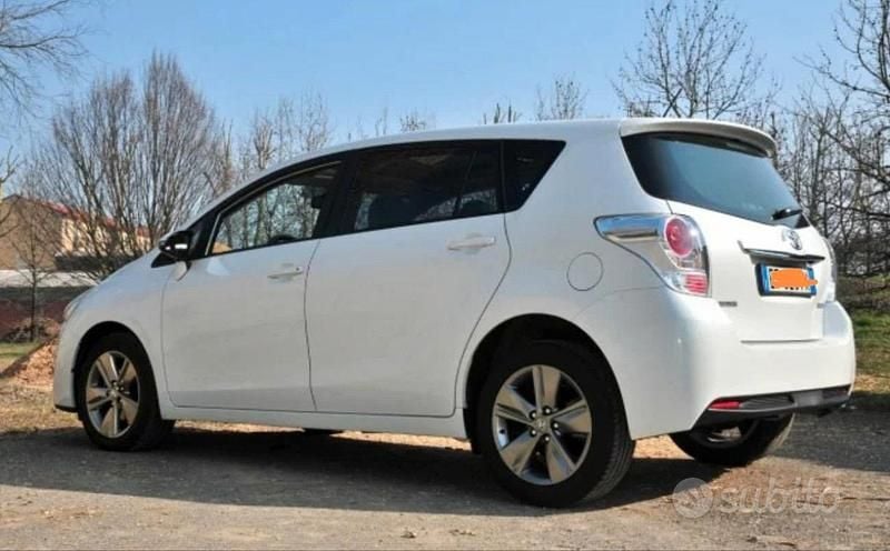 Usata Toyota Verso 111 CV (81 kW) 2016 Bianco Monovolume