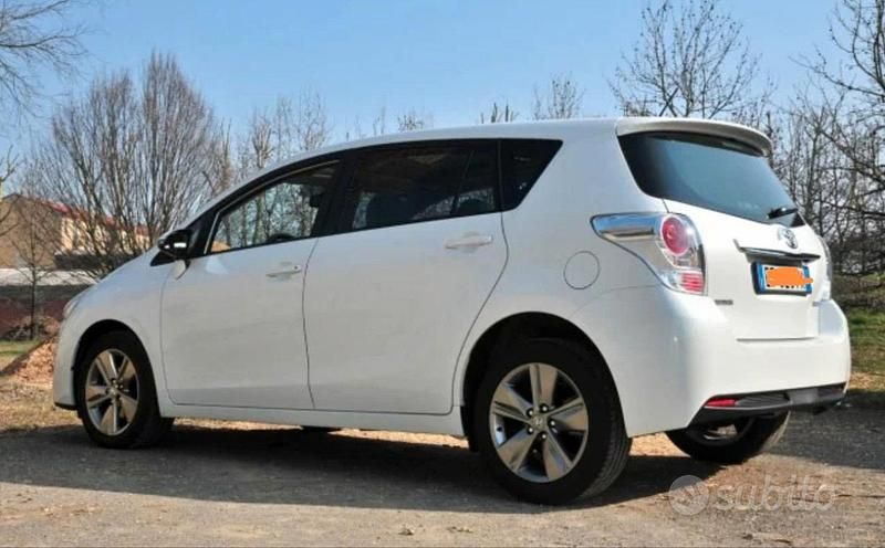 Usata Toyota Verso 132 CV (97 kW) 2016 Bianco Monovolume